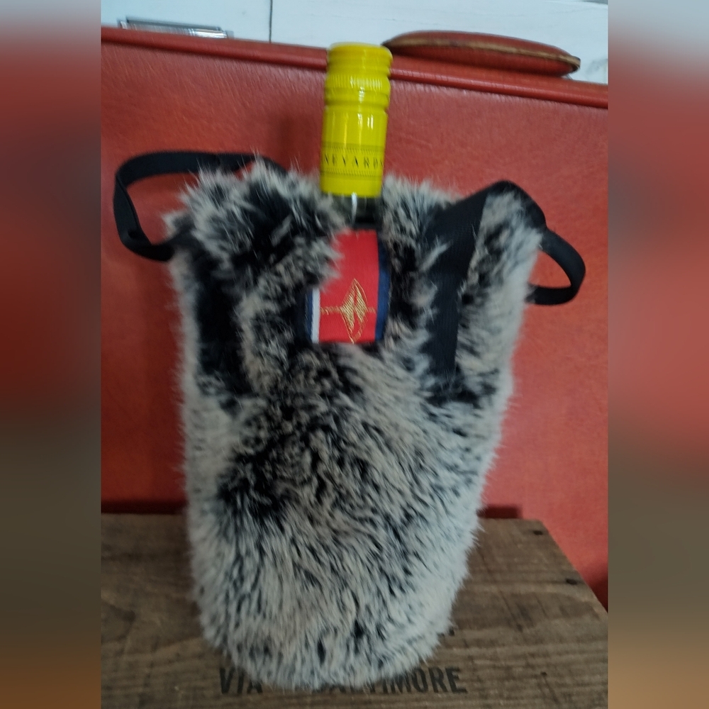 Pretty Rugged Rowling Silver Fox Faux Fur Wine Tote